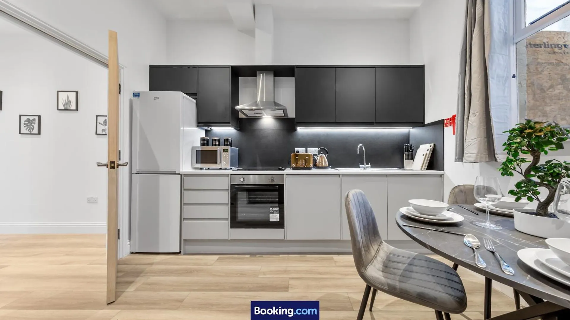 Modern, Central & Comfy Apt By Stay Smart Short Lets & Serviced Accommodation Deptford With Free Wifi London