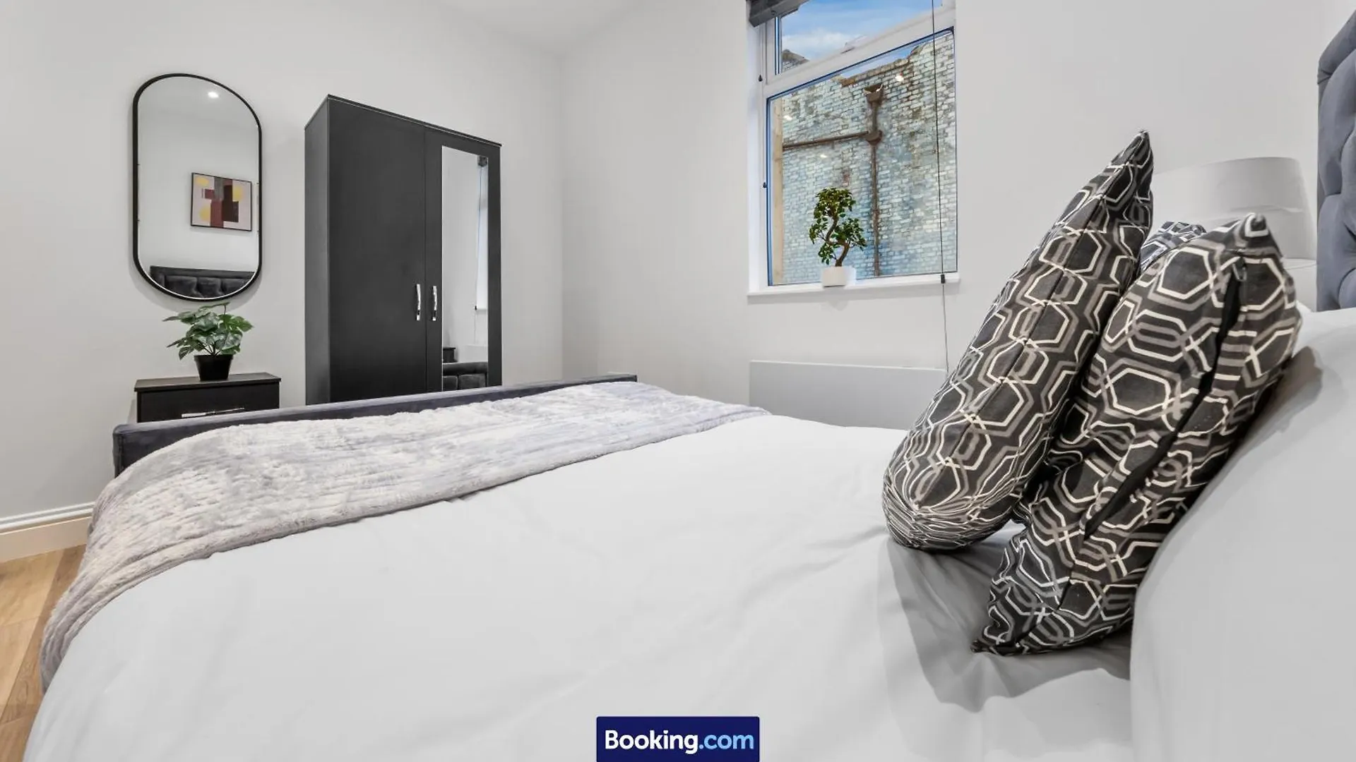 Modern, Central & Comfy Apt By Stay Smart Short Lets & Serviced Accommodation Deptford With Free Wifi London Apartment